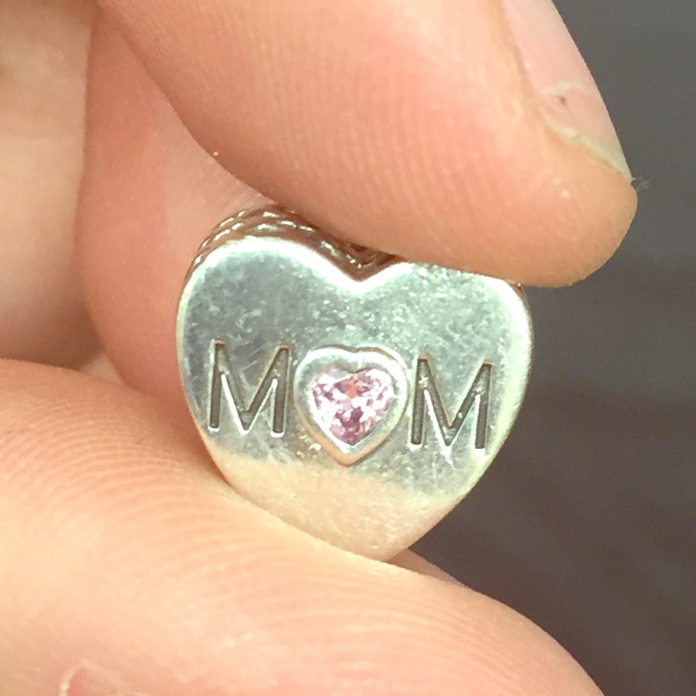 Kay’s Jeweler Charm - Heart Mom
